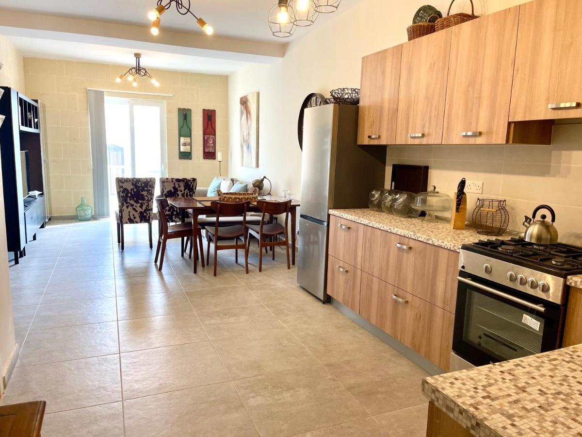 Ta Phyllis - Apartments & Villas With Sunset & Sea Views Għajnsielem Esterno foto